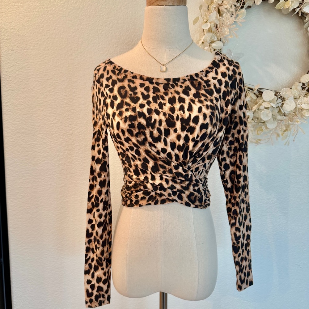 🐆 Victoria’s Secret Heavenly Modal Leopard Print Tie-Back Long Sleeve Crop Top - Picture 2 of 13